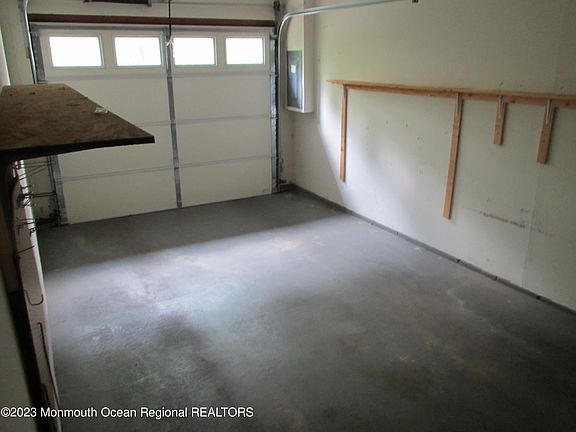 2nd image of 7A Lexington Drive