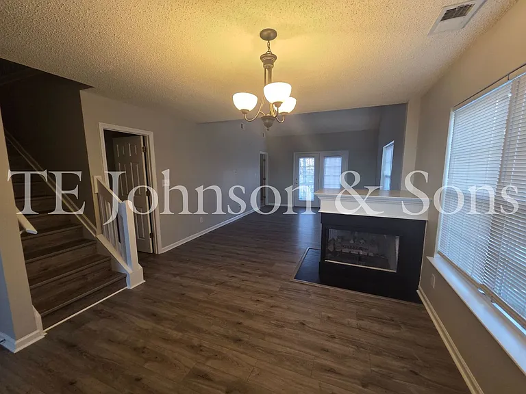 3351 Victoria Park Ln — Photo 3