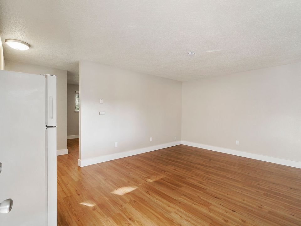 2nd image of 510 Lilly Rd SE APT 7