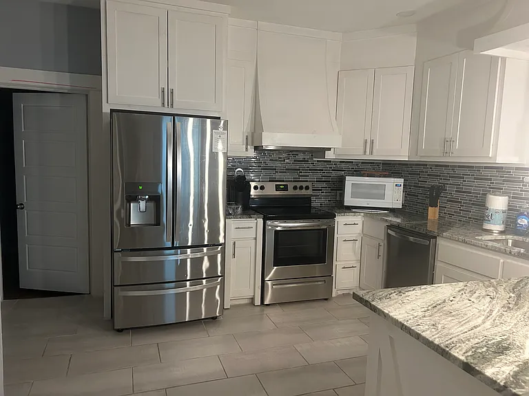 619 E Frank St — Photo 37