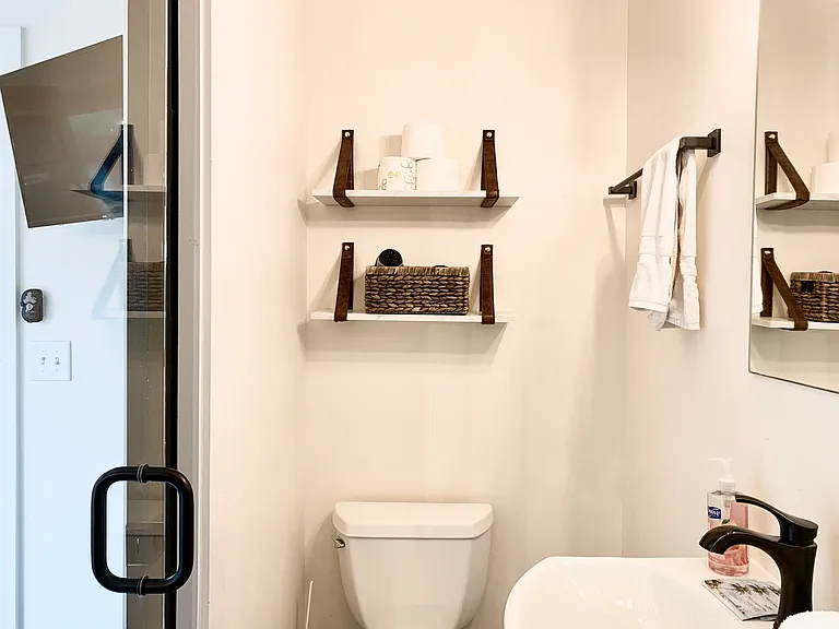 1027 E Trinity Ln — Photo 14