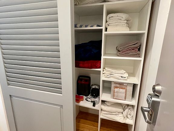 5th image of 823 N Gower St #9c9b6dbd0