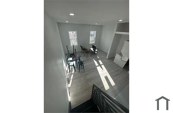 Building Photo - 2250 N Howard St #2