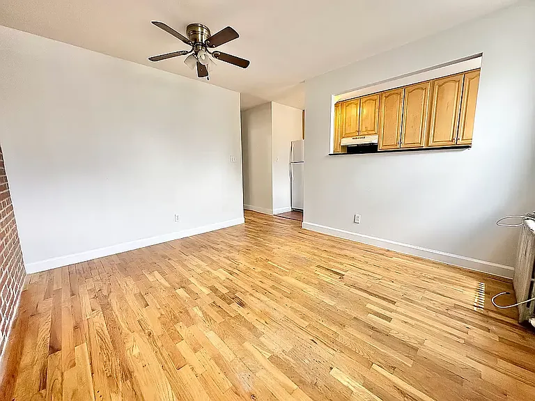 150 De Graw St #1 — Photo 2