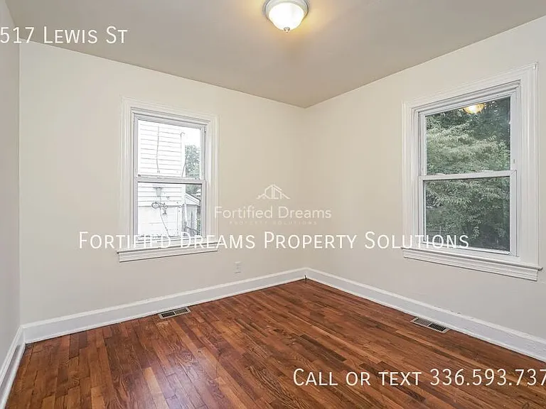 2517 Lewis St — Photo 11