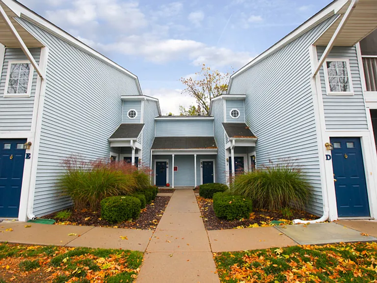 Jefferson Place Apartments — Photo 17