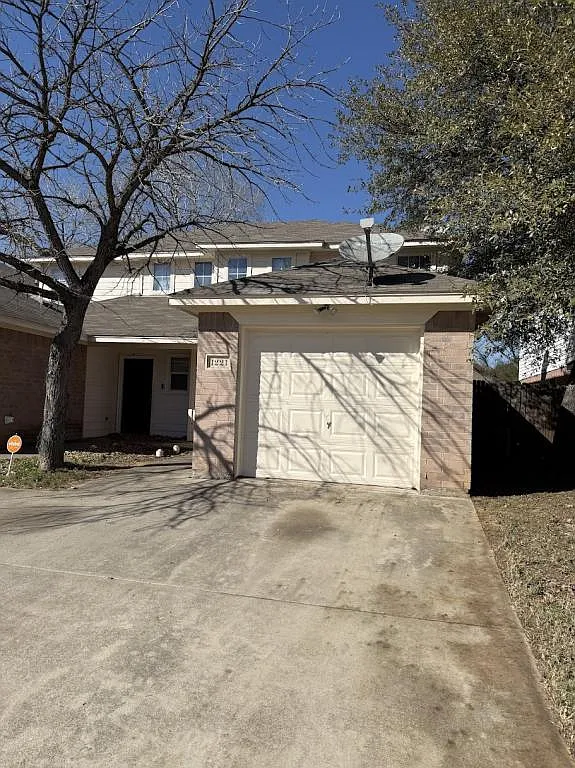 Building Photo - 1221 Village Garden Dr