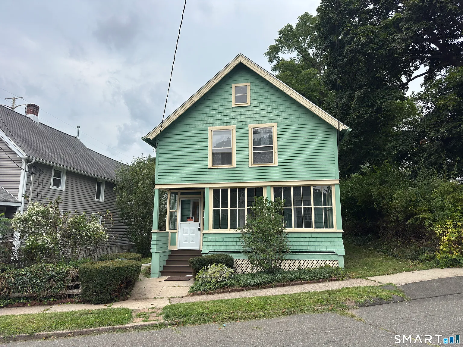 4 bed, 1.0 bath, 1340 sqft, $2,400 — Photo 2
