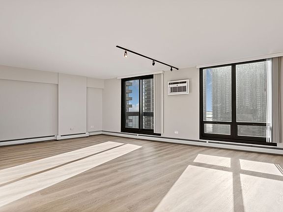 4th image of 6166 N Sheridan Rd APT 8H