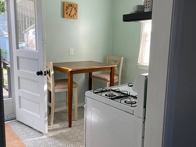 121 S Masters Ct — Photo 2