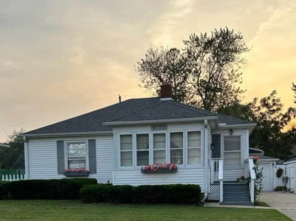 8724 Highland St, Highland, IN 46322