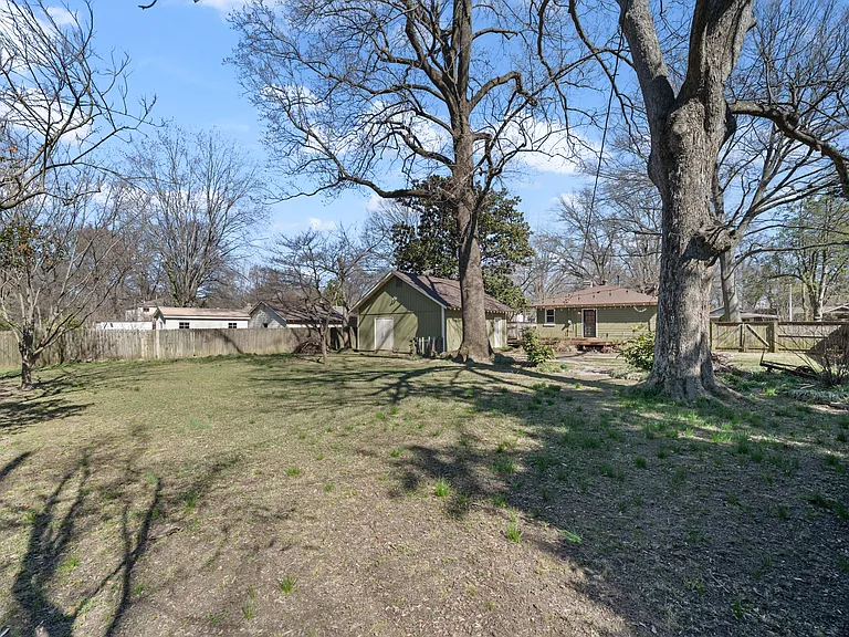 573 Alexander St — Photo 21