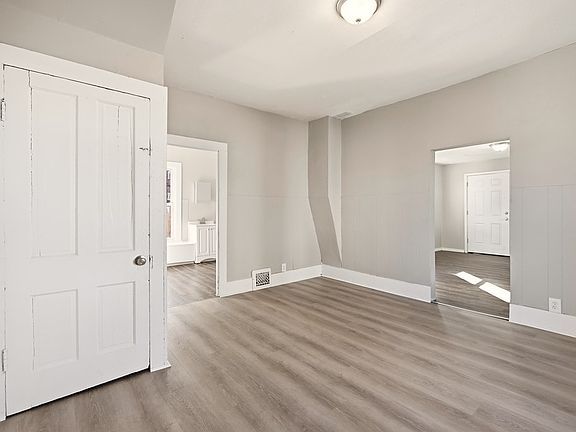 4th image of 28 Mack Ave