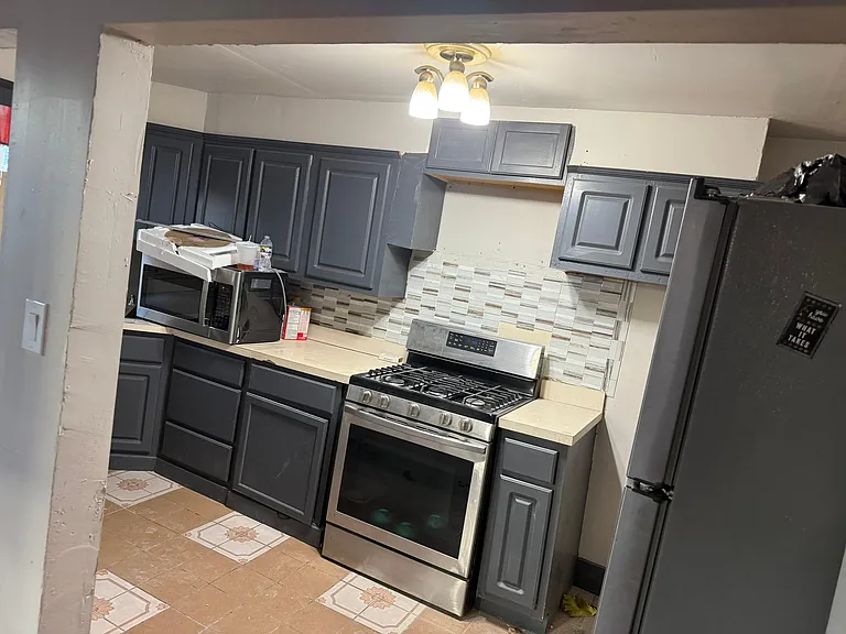 216 E 24th St #1 — Photo 16