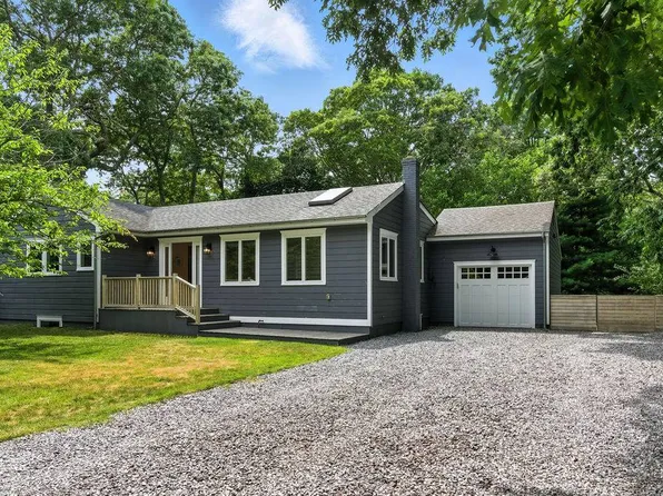 https://photos.zillowstatic.com/fp/97583ef74b7dbb08fa6a2e7449339114-p_e.webp