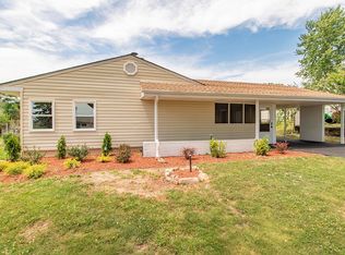 27 Maple Ln, Levittown, PA 19054