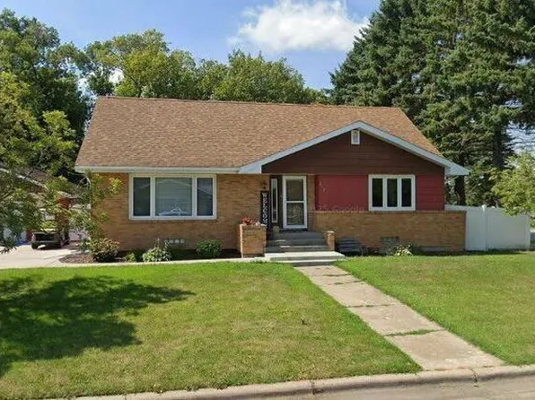212 N 5th St, Drayton, ND 58225