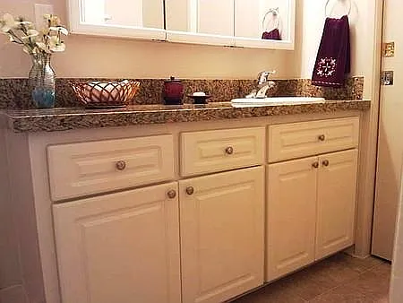 Del Monico Apartments — Photo 4