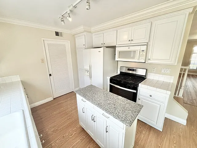5035 Hampton Ct — Photo 10