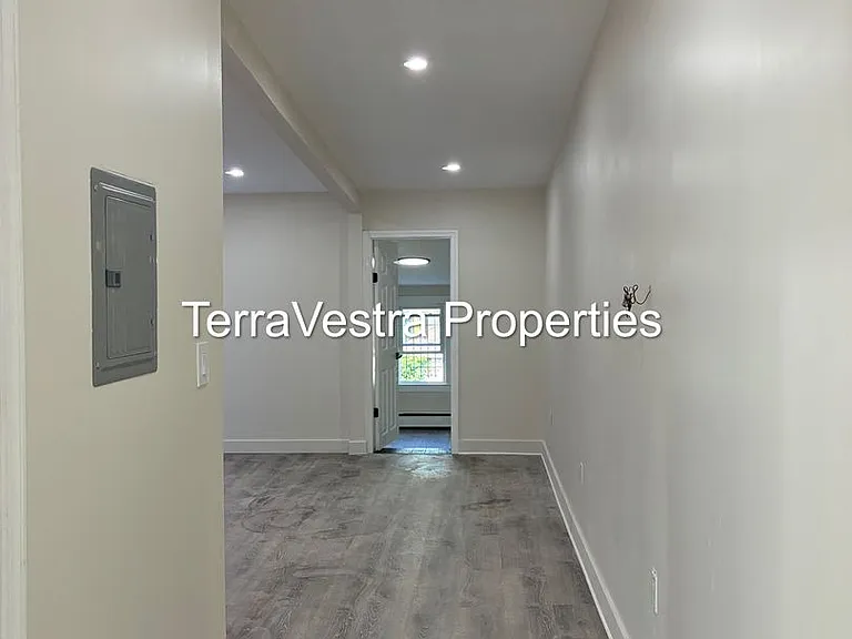216 Broadway — Photo 11