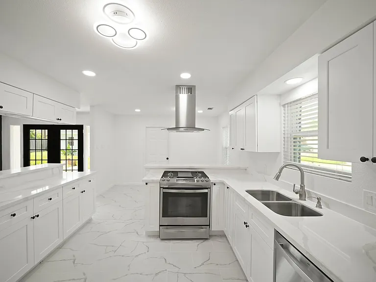 5943 Greenmont Dr — Photo 13