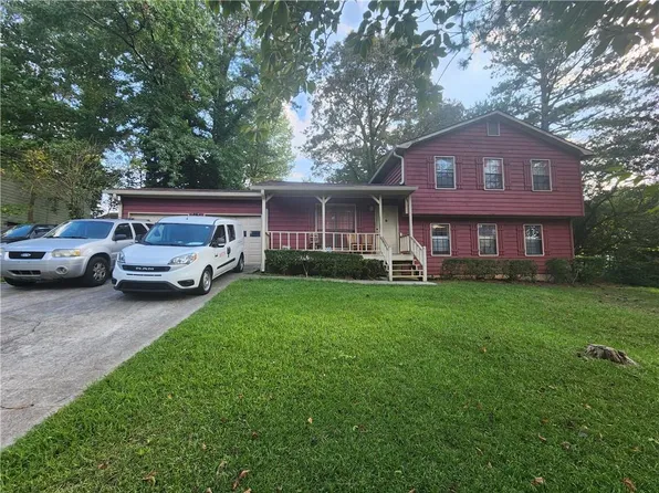 894 Holden Ln, College Park, GA 30349