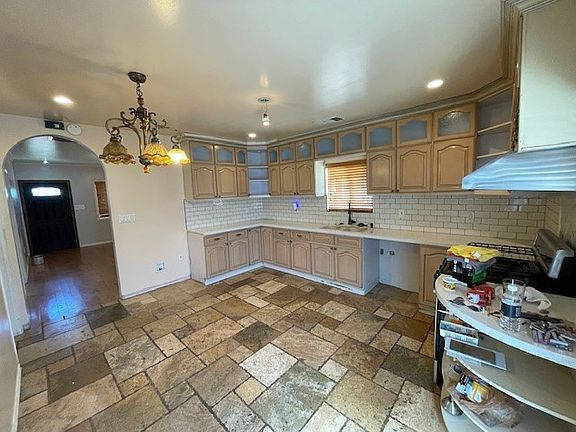 5th image of 146 N Hicks Ave