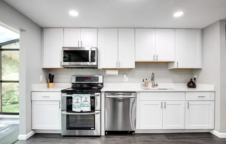 15337 Edgehill Dr — Photo 3