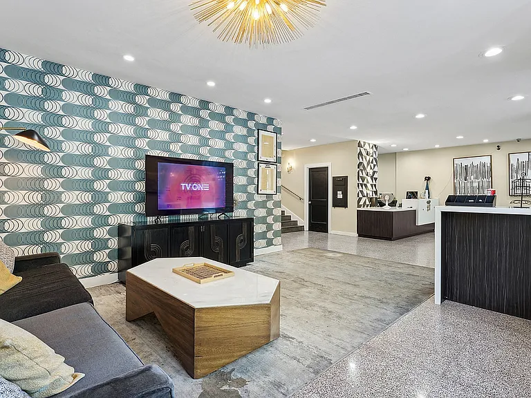 Ellicott House — Photo 1