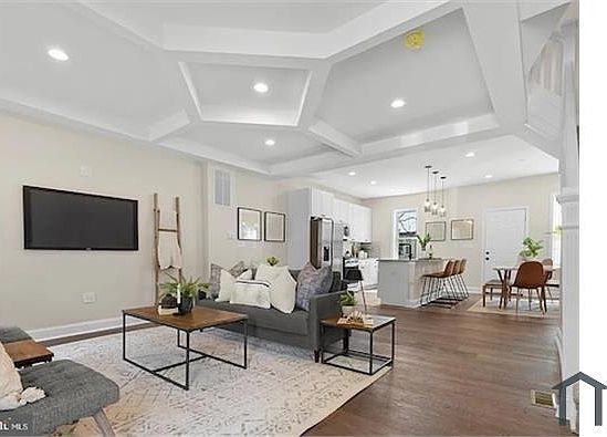 3rd image of 723 Linnard St