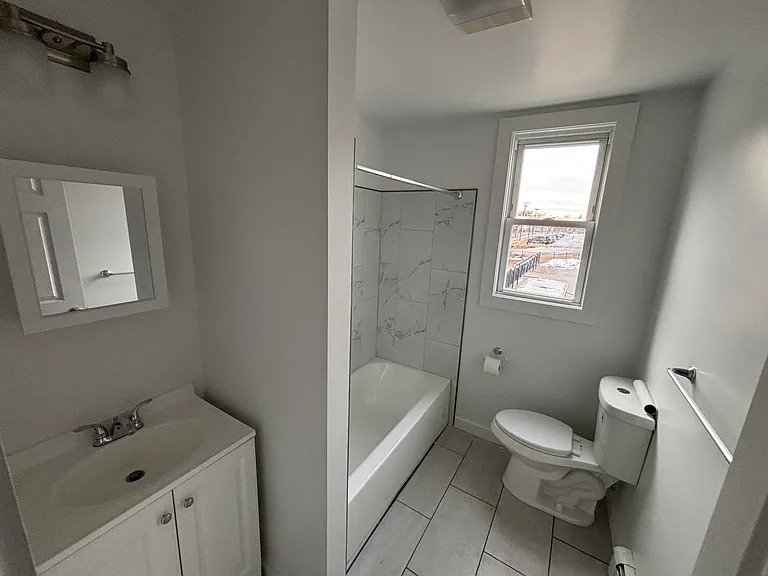 188 N Hamilton St — Photo 3