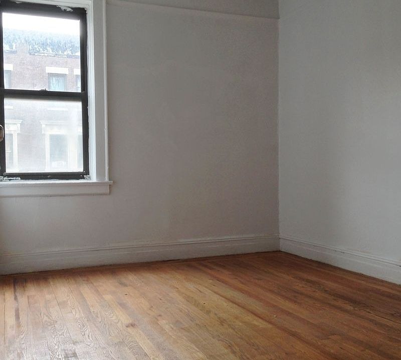 2nd image of 105 Edgecombe Ave APT 202
