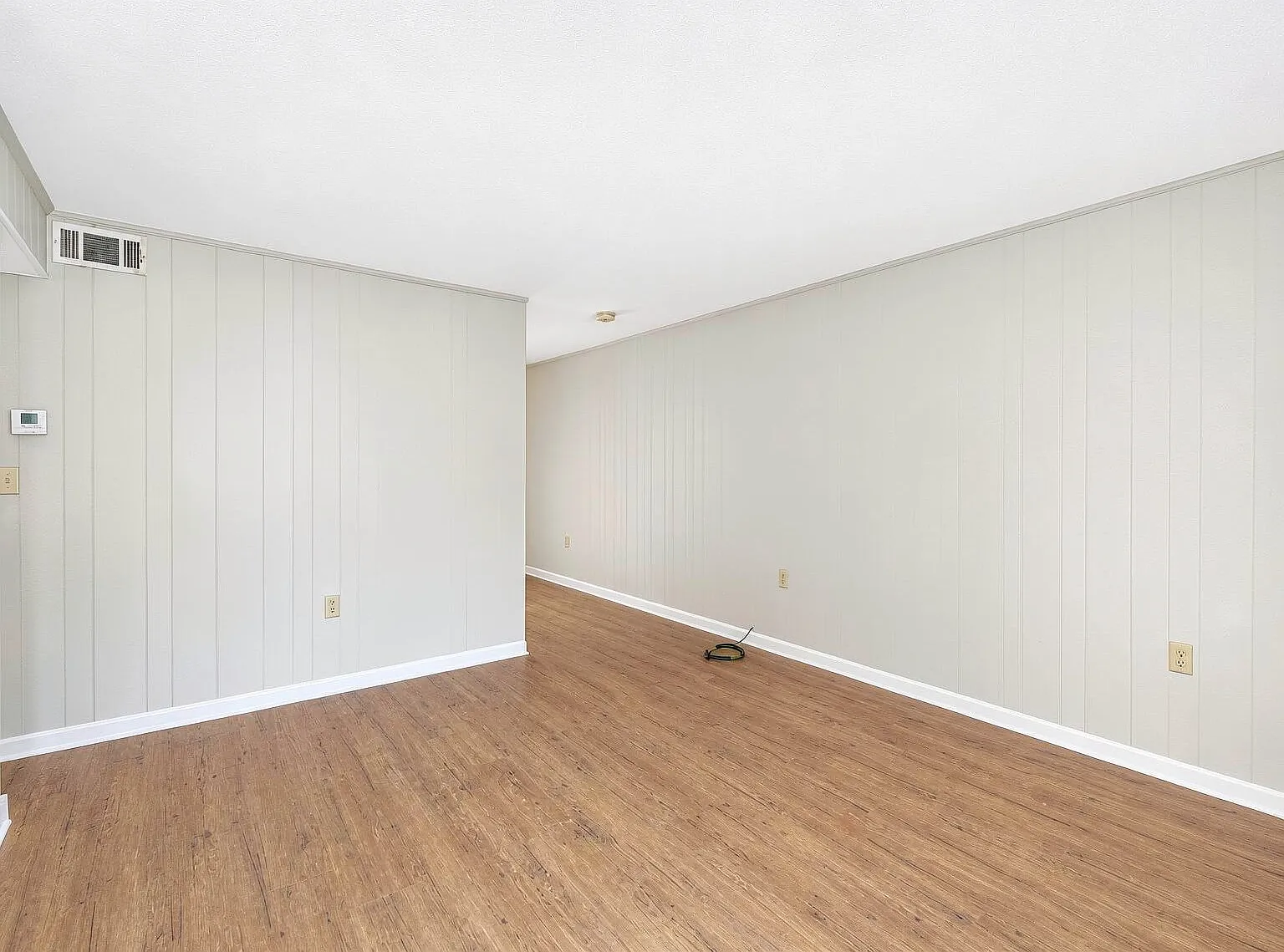 2 bed, 1.0 bath, 900 sqft, $1,300 — Photo 4