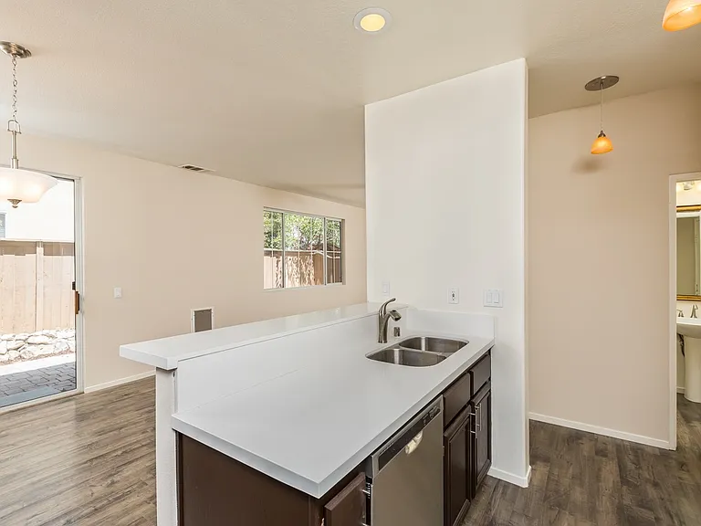 135 Alicia Way — Photo 5