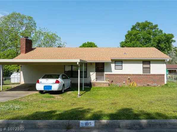 1115 N 25th St, Van Buren, AR 72956