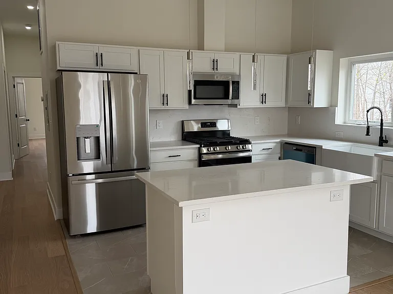 12 Nelson Pl #1 — Photo 5