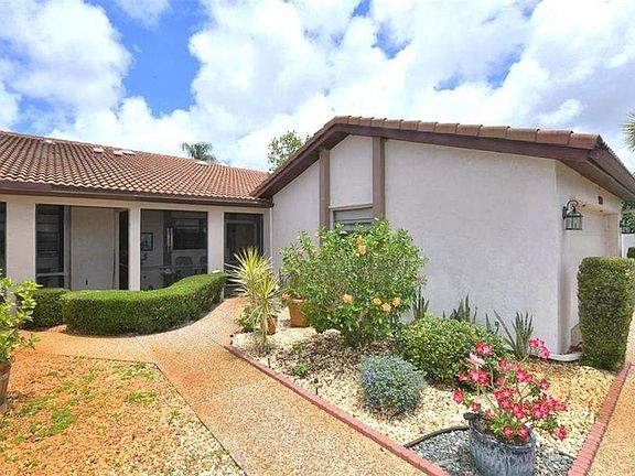 4th image of 903 Country Club Cir #54