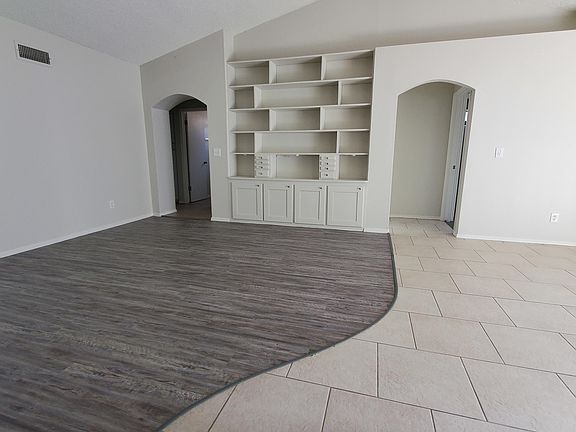 4th image of 8827 W Lawrence Ln