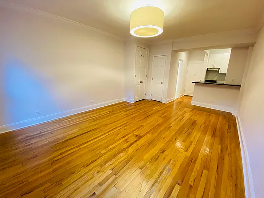 Rented by Metropolis Real Estate of Manhattan | media 19