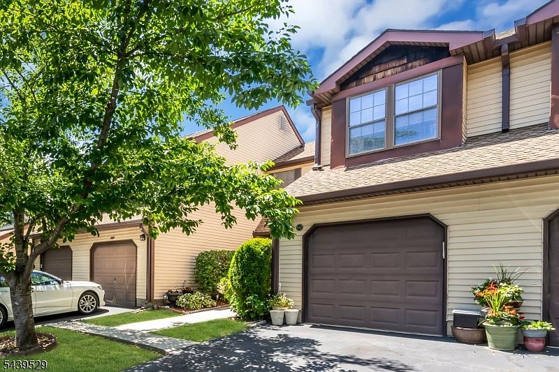 1st image of 107 Bayberry Dr