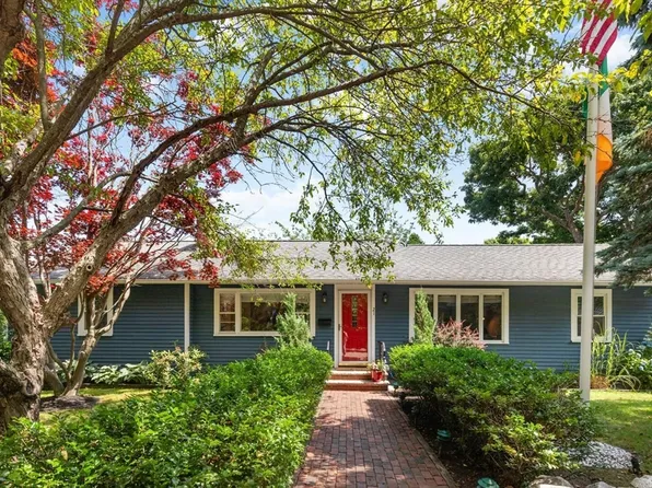 21 Forest Ave, Quincy, MA 02169