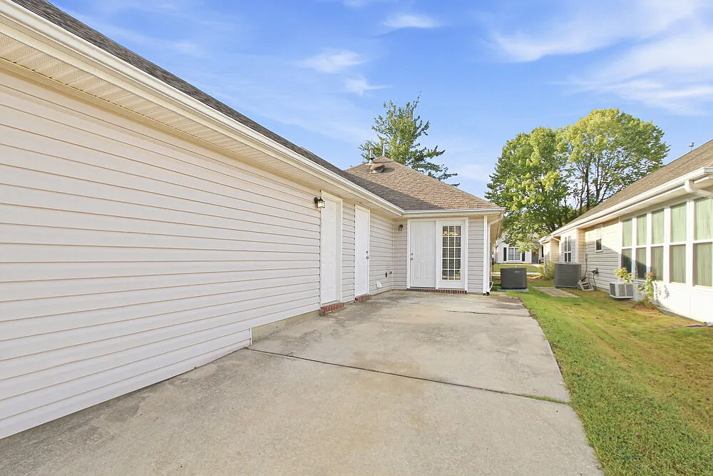 3 bed, 2.0 bath, 1504 sqft, $1,625 — Photo 3