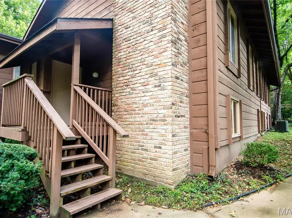 1590 Autumn Leaf Dr, Ballwin, MO 63021