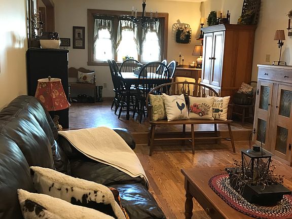 Family rm & dining rm