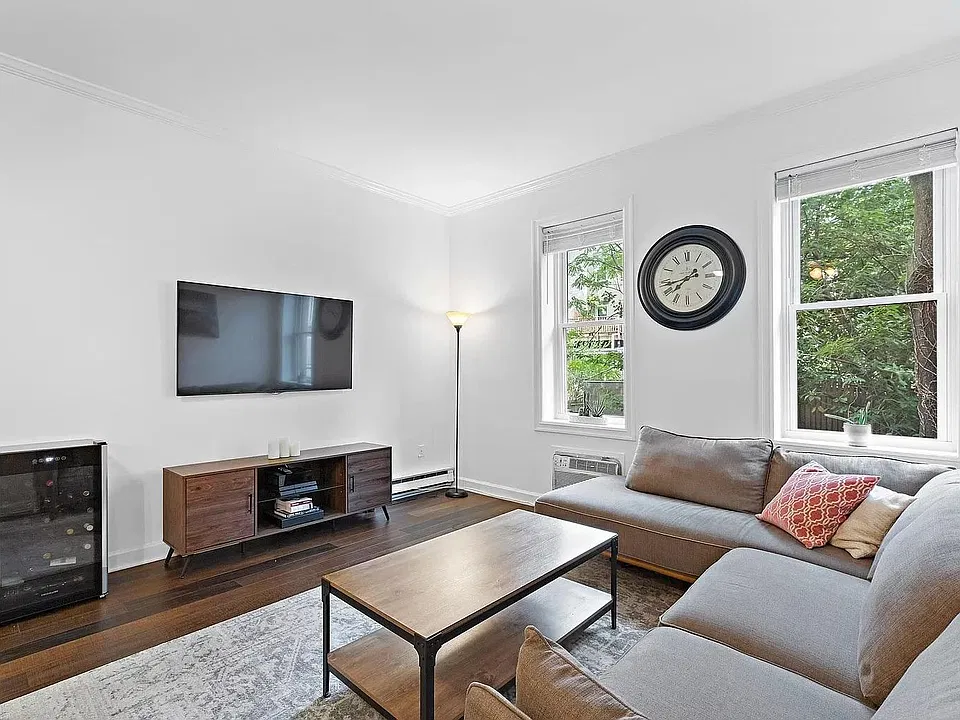 228 Bloomfield St #4