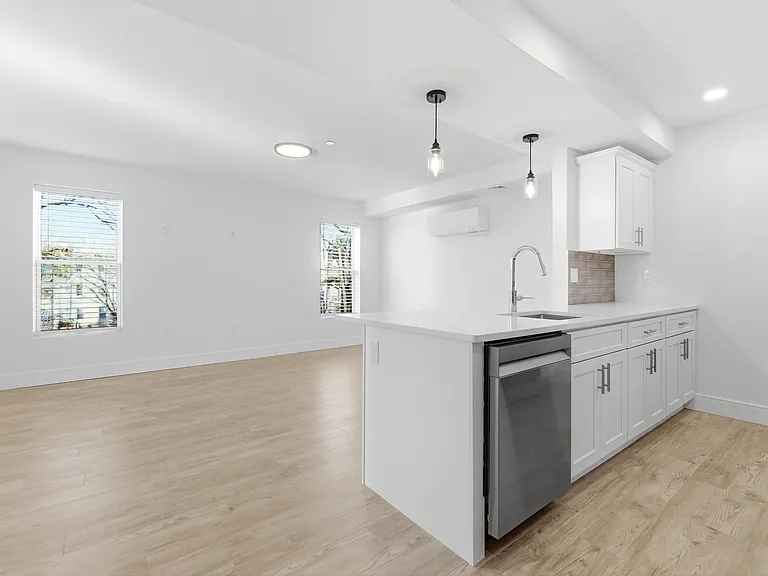 255 Maverick St #403 — Photo 3
