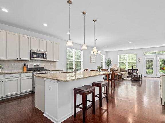 4th image of 1136 Woodridge Dr #A