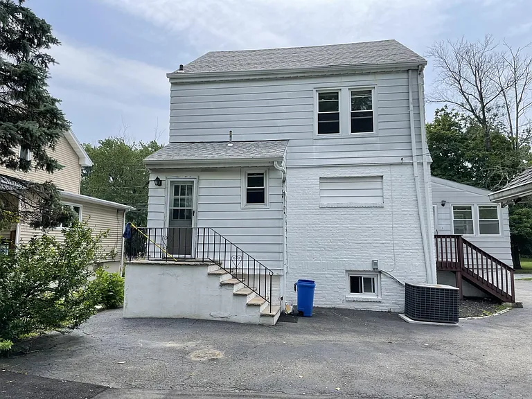 9 Royal Ave — Photo 16