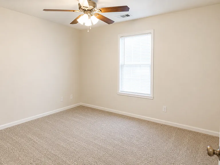 705 Hillview Dr #4 — Photo 4