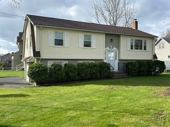 16 Watson St, Chicopee, MA 01020